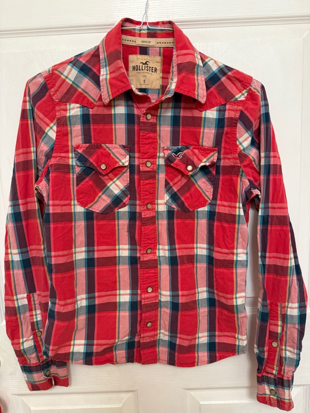 Hollister Red, Navy & White Plaid Long-Sleeve pearl snap Button-Down